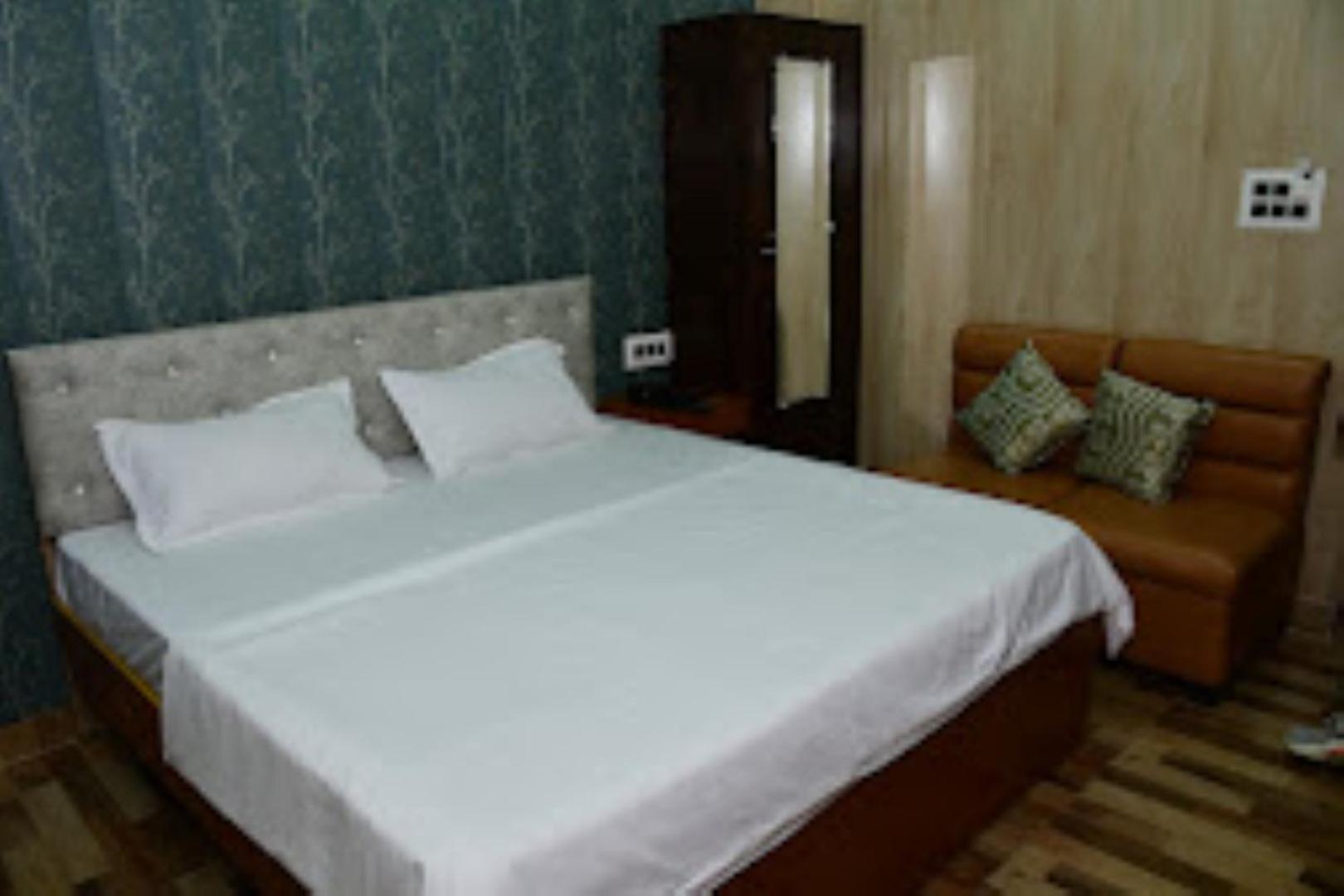 Renu Paradise , Ayodhya Hotel Екстериор снимка